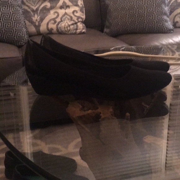 Size 11 Joan & David wedge black micro fiber shoe - Picture 2 of 3